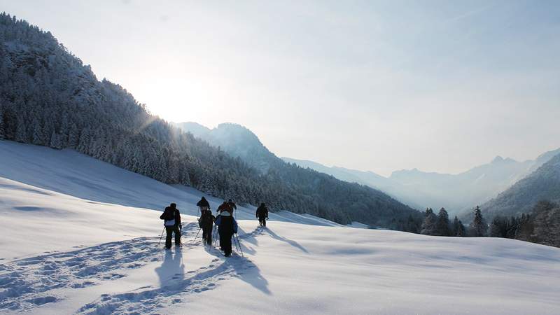 Schneeschuhwanderung mit Airboard Rodeln