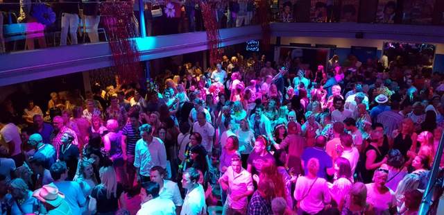 Mallorca-Partyboot mit Bierkönig-DJ