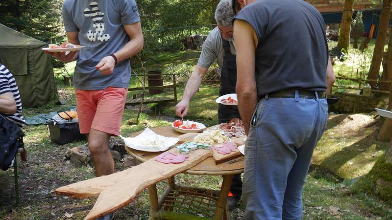 Schnitzen mit der Carving-Benzinkettensäge