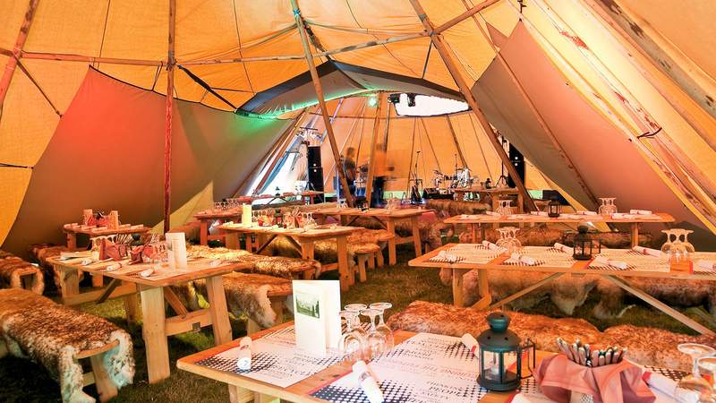 Tagen im Tipi Tagen und Feiern im Tipi