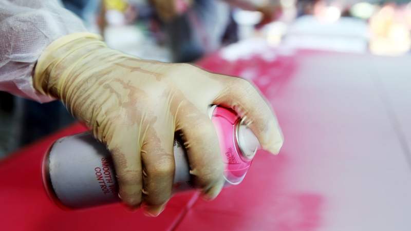 Hand mit Dose GROß Graffiti und Streetart Event