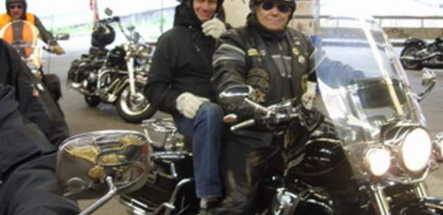 Motorrad fahren schweißt zusammen Motorrad fahren schweißt zusammen