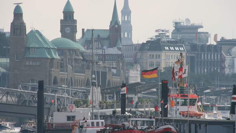 Hamburg Ahoi: Barkassenfahrt mit Landgängen