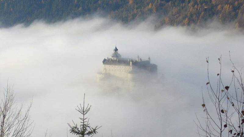 Weihnachtsfeier auf mittelalterlicher Burg