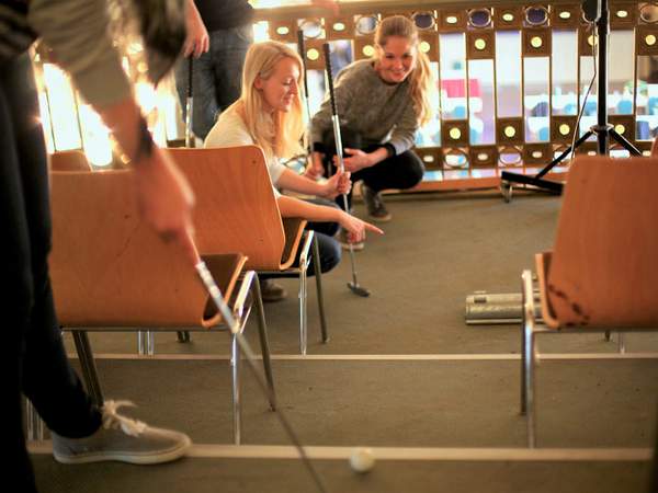 INDOOR-GOLF indoor Golf Event Team Teambuilding