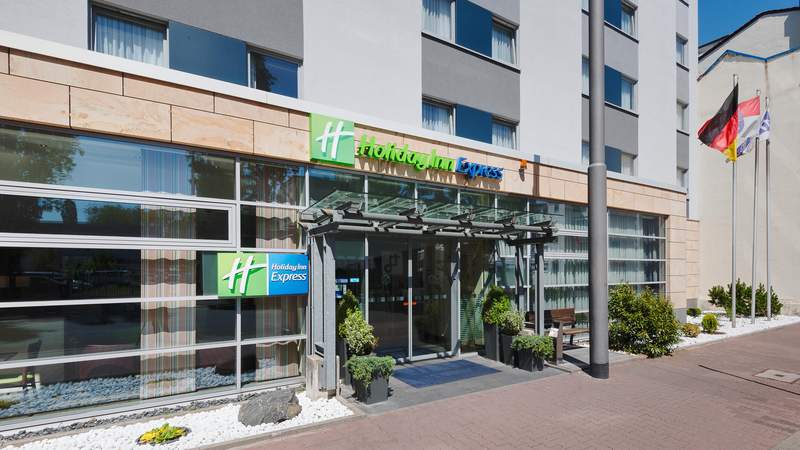 Hoteleingang Holiday Inn Express Frankfurt - Messe