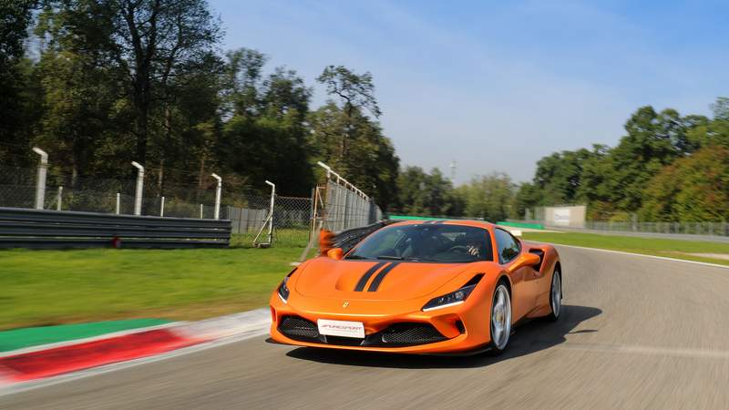 Sportwagen auf dem Hockenheimring fahren