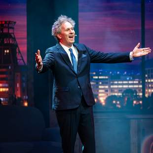 Robert Wicke als Moderator einer Late-Night-Show