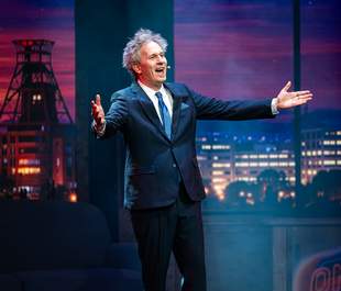 Robert Wicke als Moderator einer Late-Night-Show