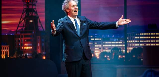 Robert Wicke als Moderator einer Late-Night-Show