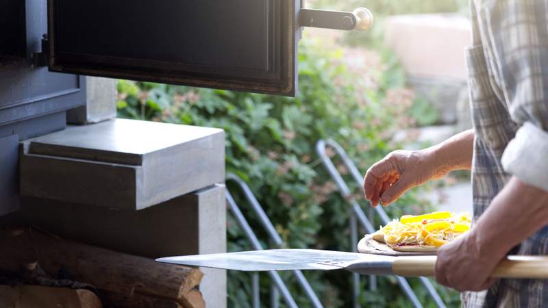 TEAM-Pizzabacken im Holzofen