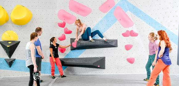 Teamgeist wecken: Einführung ins Bouldern