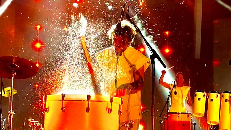 Weltweit erfolgreiche LED Drum Show