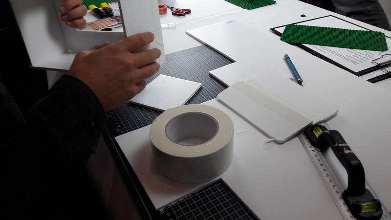 Stop Motion Movie auf Ihrem unterhaltsamen Teambuilding Event Eine Person wird kreativ beim Workshop