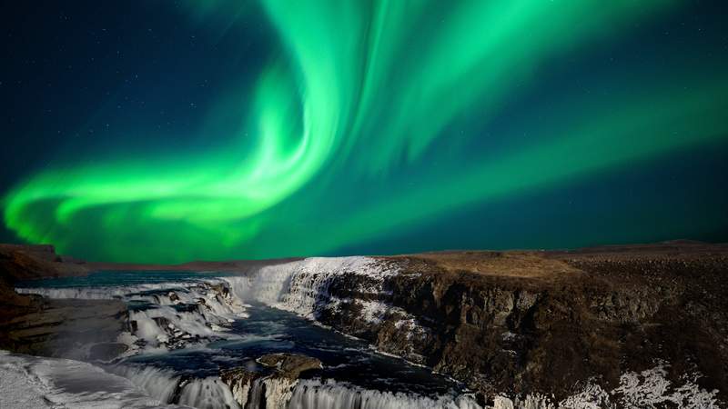 Nordlichter über Gullfoss