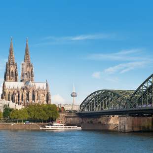 Köln Schifffahrt Köln: All-Inclusive Schifffahrt, DJ & Hotel