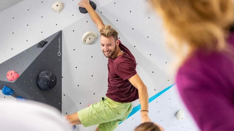 Boulderwelt München West Einführung ins Bouldern im Münchner Westen