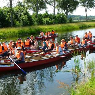 Gruppe auf dem Schaalseekanal