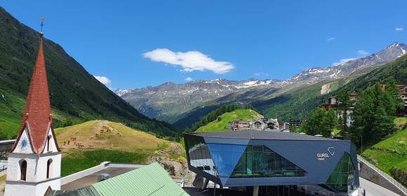 Gurgl Carat - Dorfzentrum mit Kirche