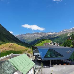 Gurgl Carat - Dorfzentrum mit Kirche