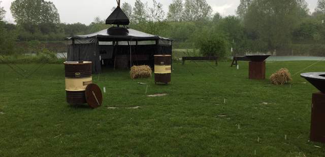 Regenguss im Outdoor-Camp