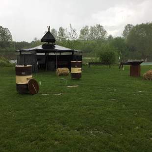 Regenguss im Outdoor-Camp Regenguss im Outdoor-Camp