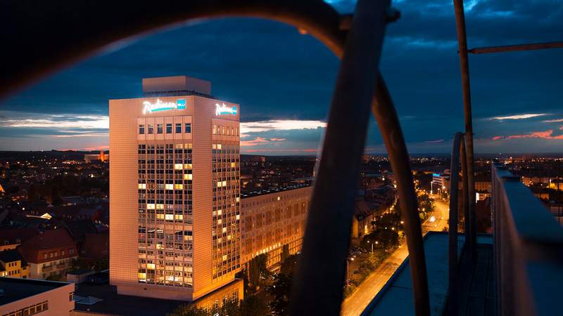 Radisson Ble Erfurt bei Nacht