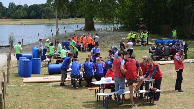 Floßbau Teambuilding