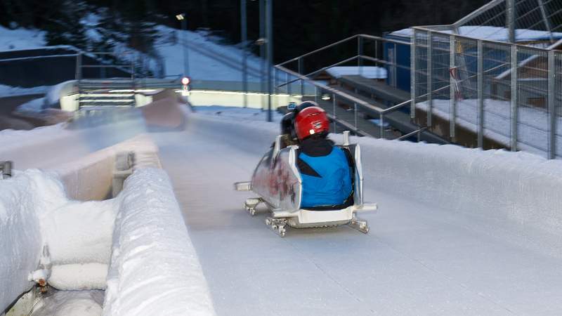 Olympische Bobfahrt im Eiskanal