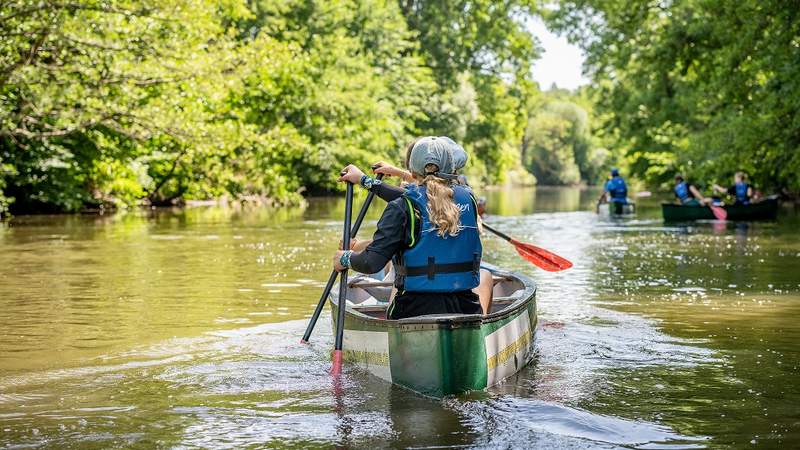 Kanufahren macht Spass Kanuten in schöner Natur