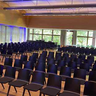 The Hall Retreat Extra Bold