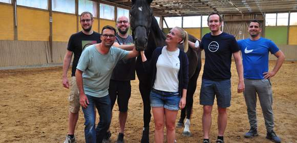 Talk to the horse!
