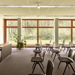 Meeting Rooum Atrium House Retreat Simply Bold