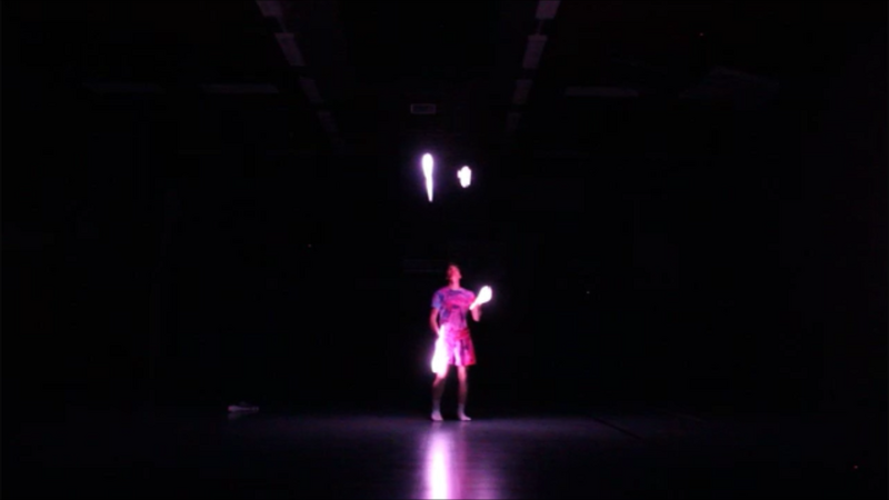 "Bright in the Dark" | High-Tech-Jonglage-Act