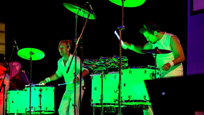 Weltweit erfolgreiche LED Drum Show