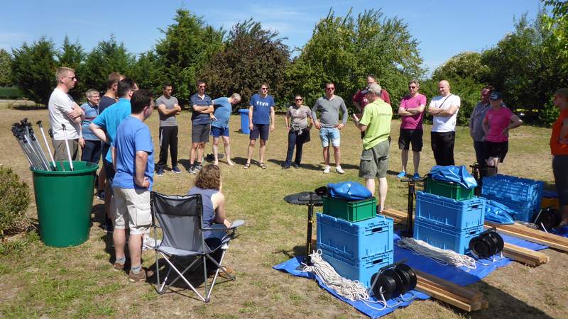 Begrüßung der Teilnehmer beim Teamevent Floßbau