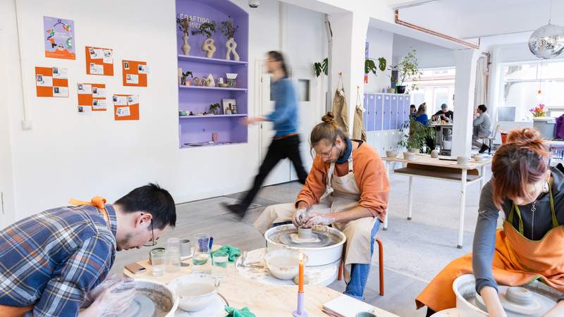 Kreatives Teambuilding – Gemeinsam töpfern