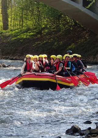 Schlauchboottour auf dem Rhein bei Düsseldorf