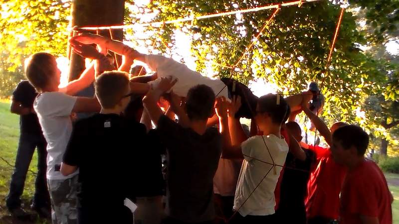 Spinnennetz Teambuilding – Teamparcours