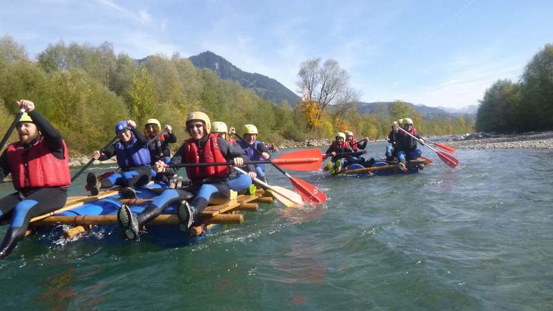 Floßbau & Fahrt auf der Iller Floßbau & Fahrt auf der Iller
