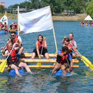 Floßbau Teambuilding