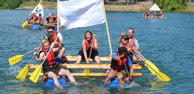Floßbau Teambuilding