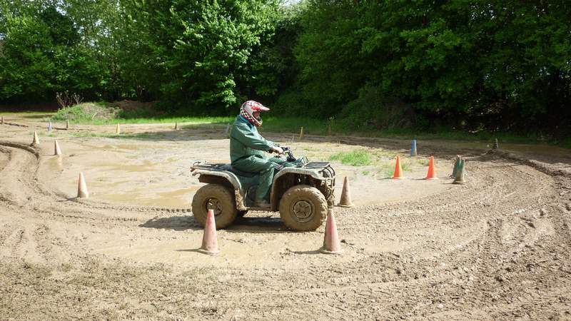 Quad auf dem Offroad Quad-Parcour