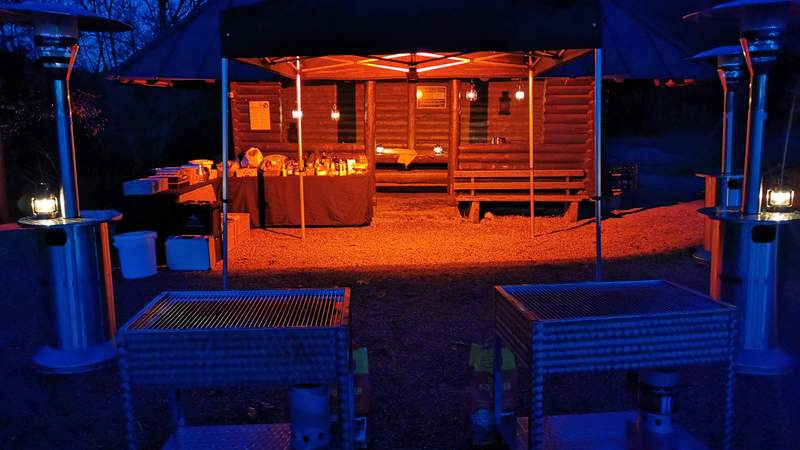 Winter Grillen als Firmenevent gemütliches Ambiente überdacht
