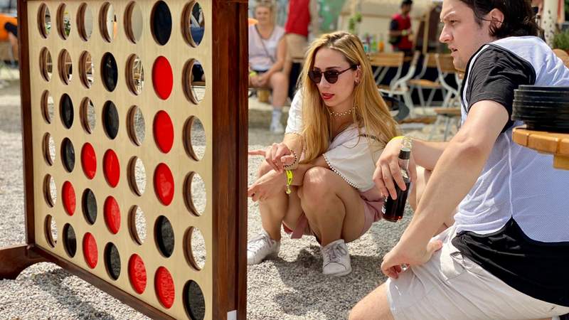 Spiel: Riesen-Vier-mal-Vier Spiel: Riesen-Vier-mal-Vier