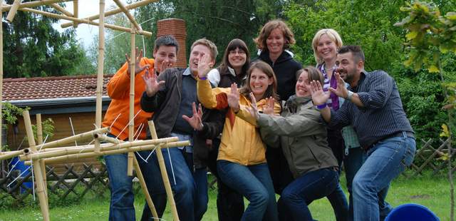 Kreativität und Kooperation lassen das Team jubeln! Teamevent Norddeutschland Betriebsausflug Hannover
