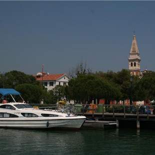 Hausboot in der Lagune von Venedig Die Er-Fahrung der Langsamkeit