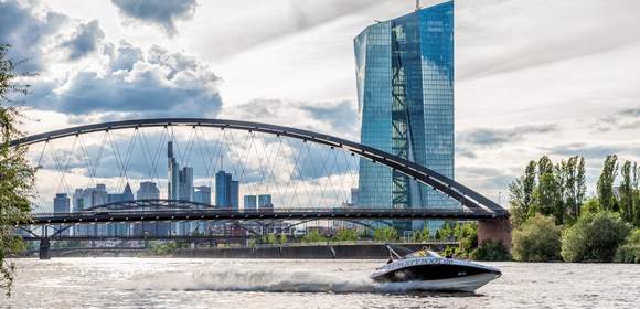 Mainhatten - Speedboot und Luxus-Cruise auf dem Main