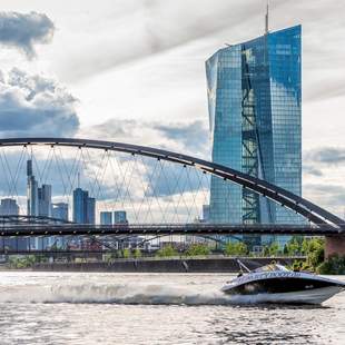 Mainhatten - Speedboot und Luxus-Cruise auf dem Main Mainhatten - Speedboot und Luxus-Cruise auf dem Main