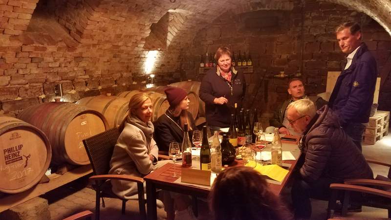 Weingut-Tour mit dem Pfälzer Oldtimerbus